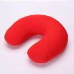 coussin de voyage rouge microbilles